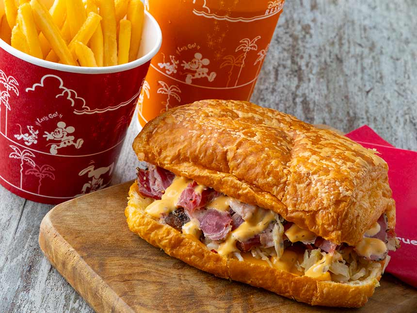 ホットデニッシュサンド（パストラミビーフ＆チーズ）