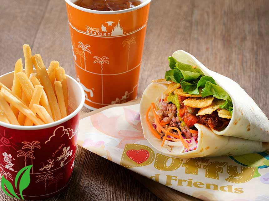 トルティーヤサンド（チリビーンズ、キャベツ、ワカモレ、雑穀サラダ、コーンチップス）