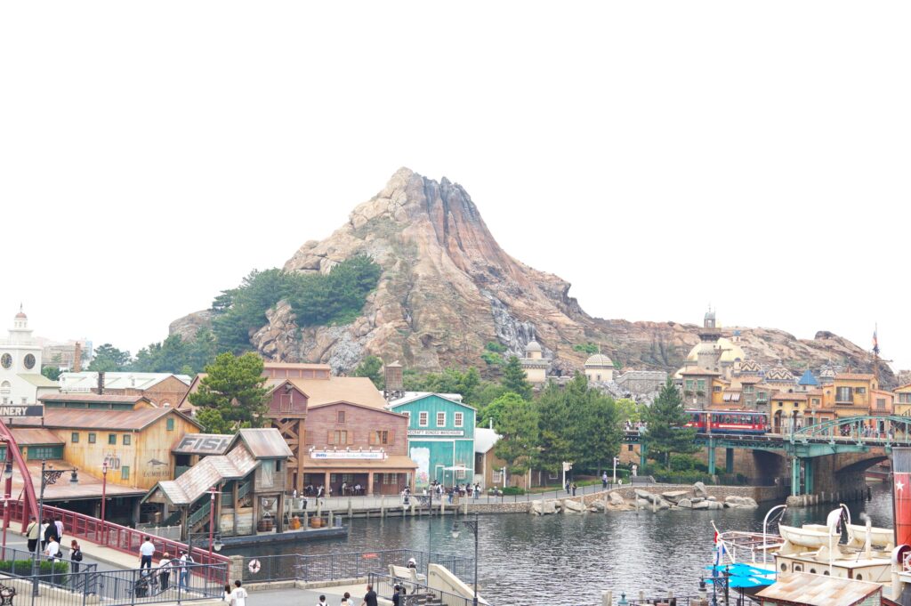 S.S.コロンビア号からの眺めプロメテウス火山
