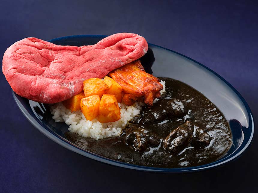 スペシャルビーフカリー、タンドーリチキン添え（辛口）/カスバ・フードコート