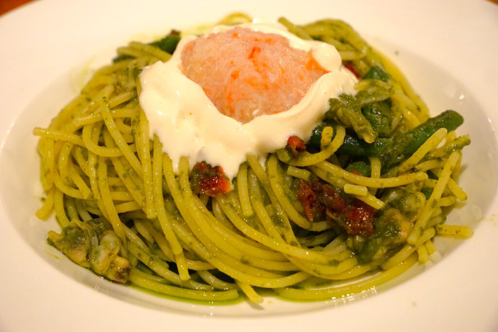 スパゲッティ、蟹とアサリのジェノヴェーゼ マスカルポーネ添え