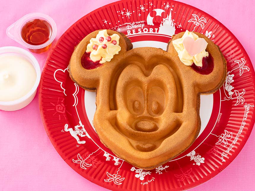 ミッキーワッフル、カスタードホイップとラズベリーピュレ メイプルソース/グレートアメリカン・ワッフルカンパニー