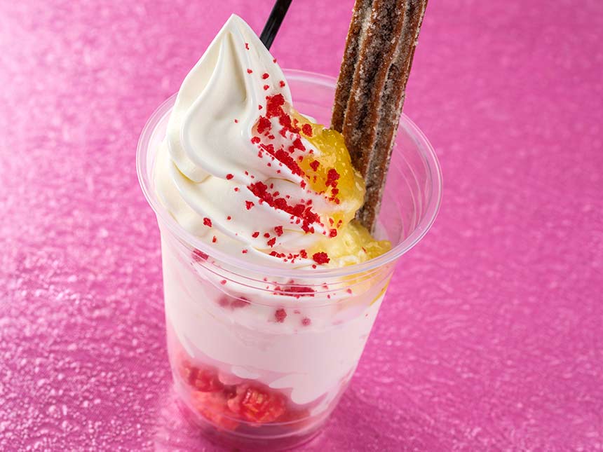 スペシャルサンデー（チーズソフトクリーム＆チュロス）/アイスクリームコーン