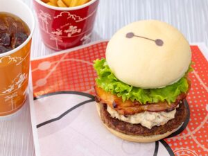 ベイマックス・バーガー(ミートパティ、テリヤキチキン、和風タルタルソース)