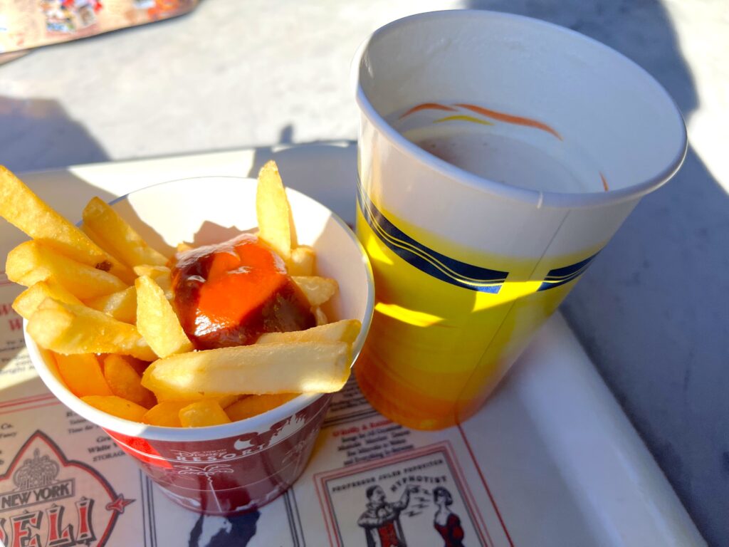 ハンバーグとベーコンのサンド オランデーズソース