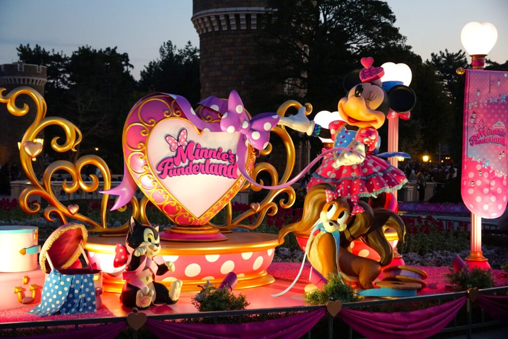 プラザガーデンモニュメント