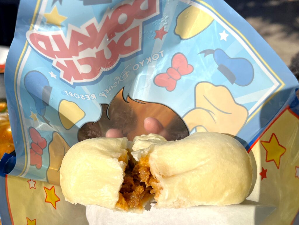 ドナルドダックまん（チーズバーガー味）中身1