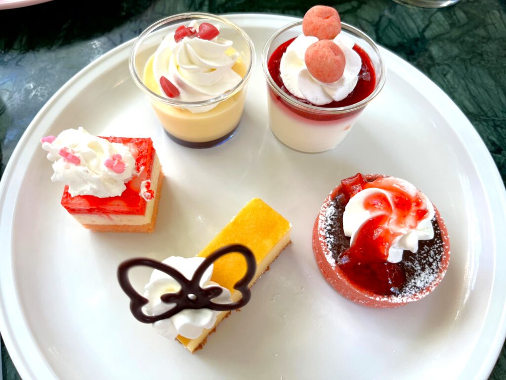 クリスタルパレスレストランのデザート