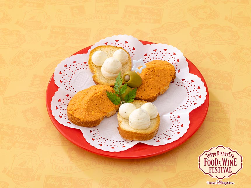 2種のカナッペ（スモークチキンムース、チーズ）