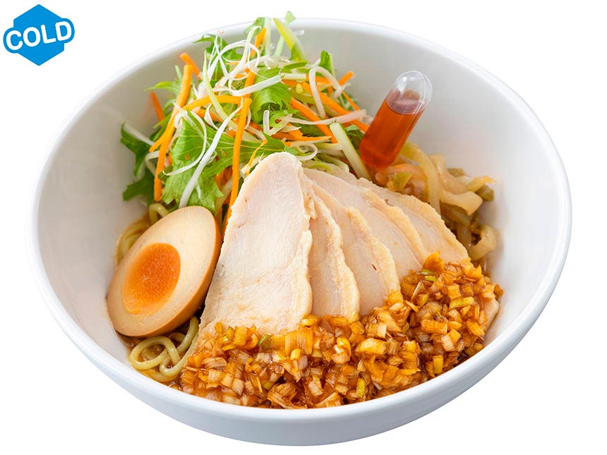 よだれ鶏の涼麺　胡麻風味、煮たまご添え