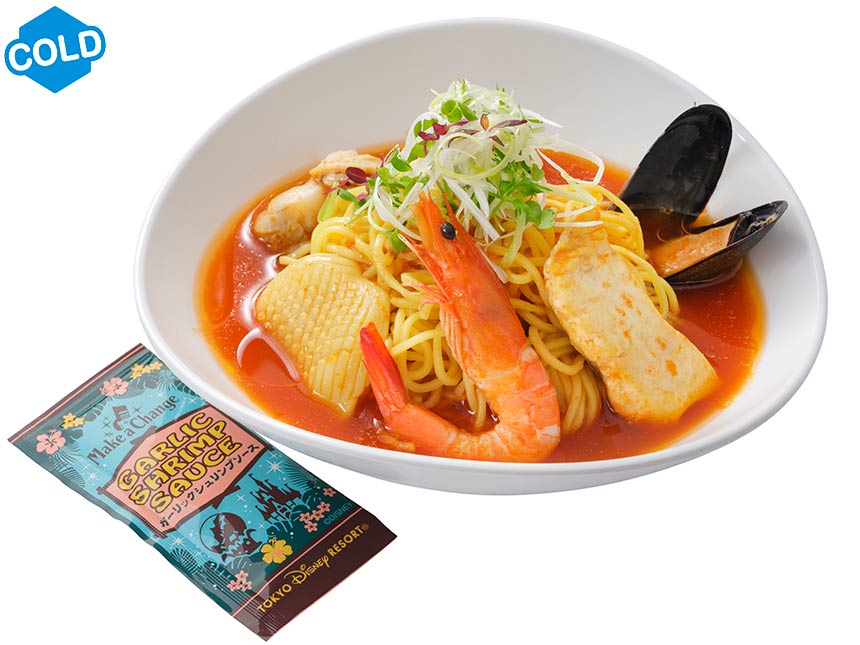 シーフードの冷やし麺(トマト&サフラン)、ガーリックシュリンプソース付き
