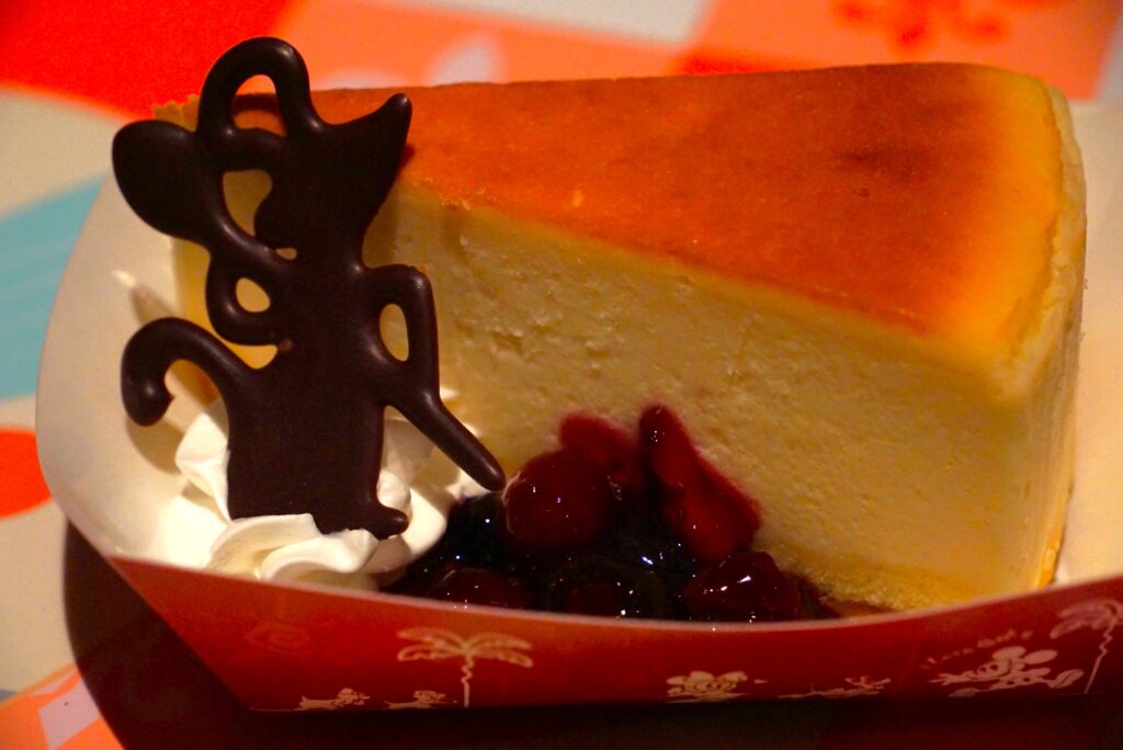 チーズケーキ、ミックスベリーソース1
