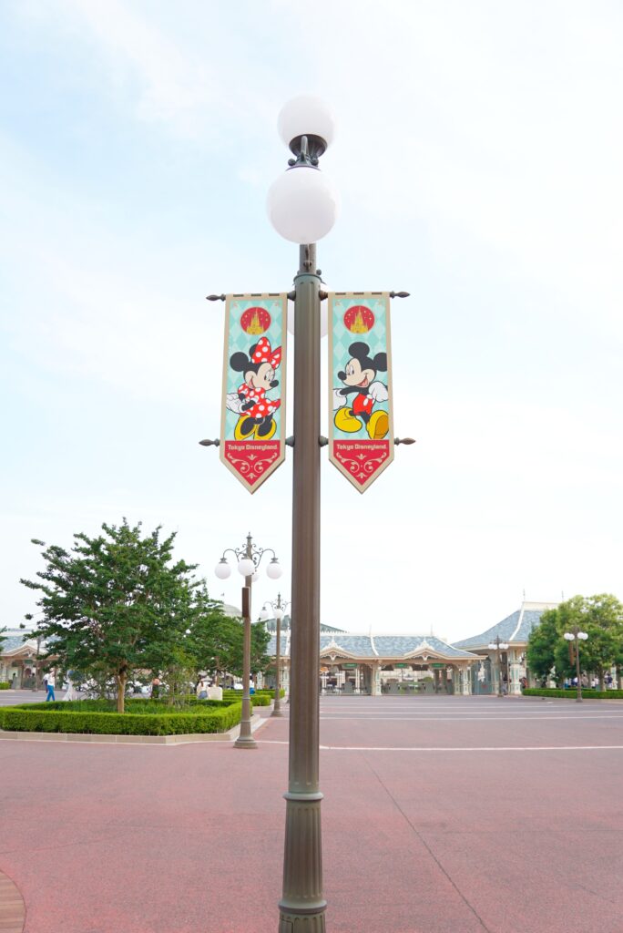 開園待ちエントランス