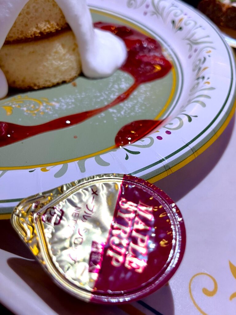 ベリーホイップパンケーキ、メイプルソース