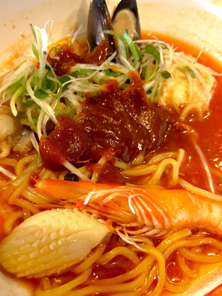 シーフードの冷やし麺（トマト＆サフラン）味変