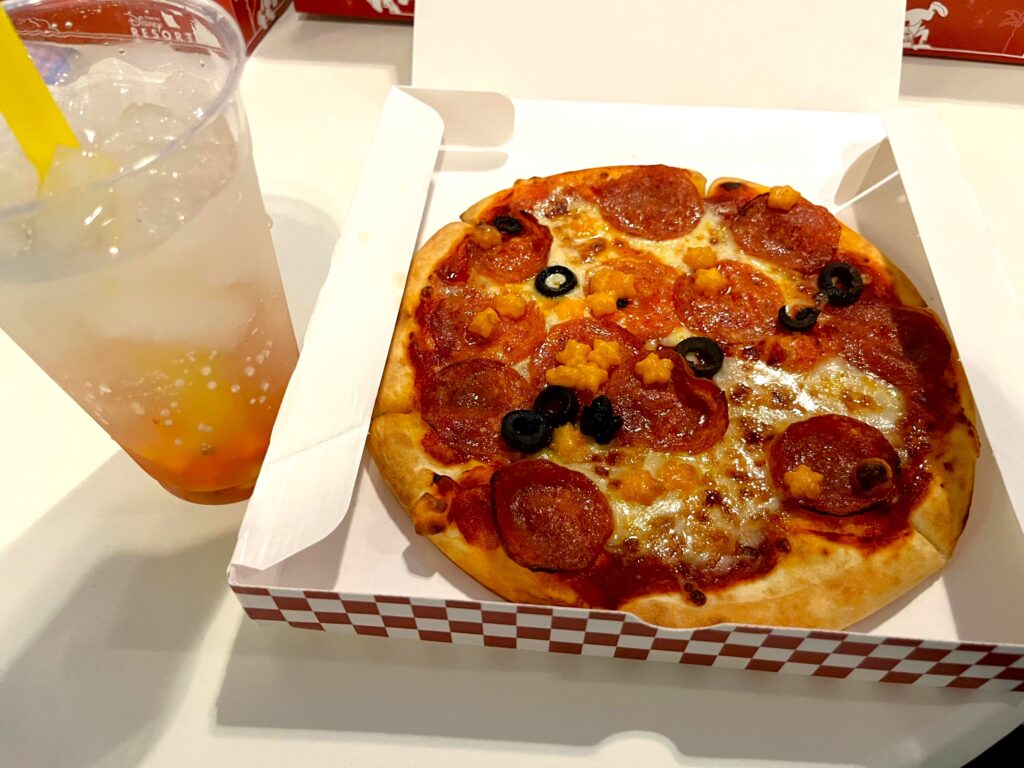 ペパロニピザとスペシャルドリンク