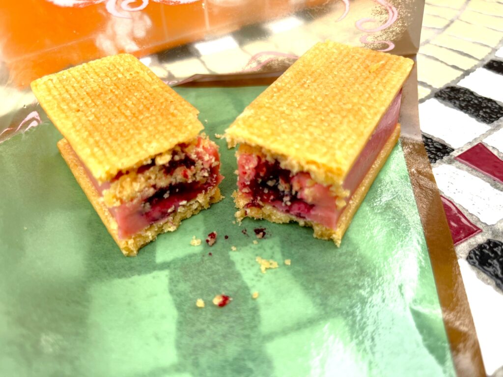 ラズベリーガナッシュサンド断面