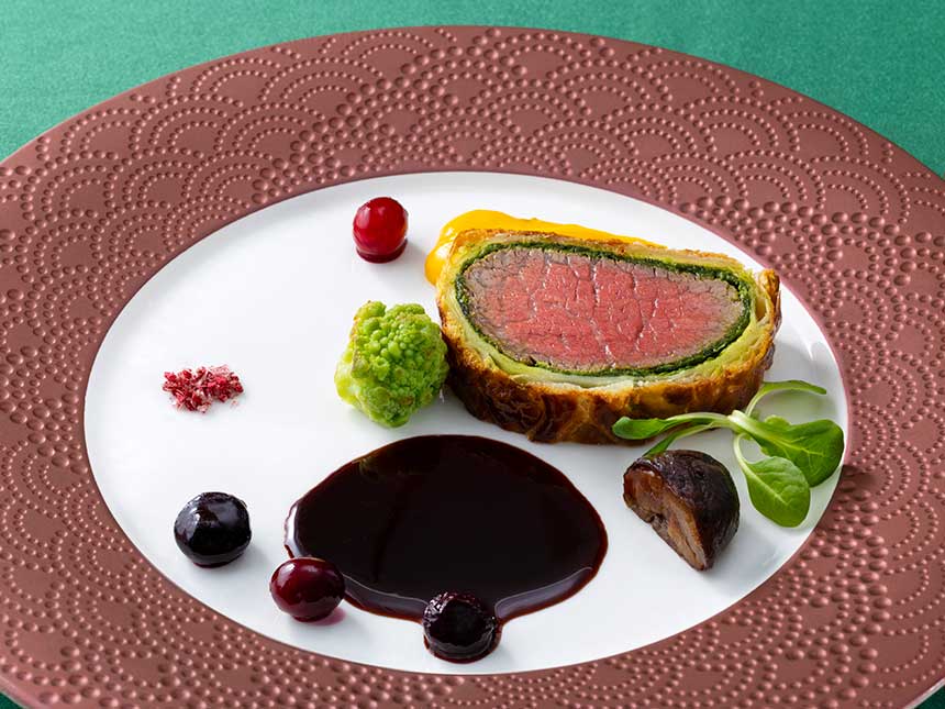 国産牛フィレ肉のアンクルート、ポルト風味の赤ワインソース